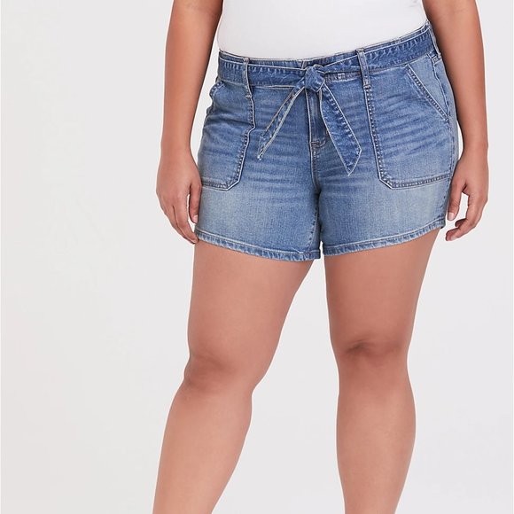 🆕High Rise Mid Short - Light Wash with Sash 22w - Picture 2 of 6